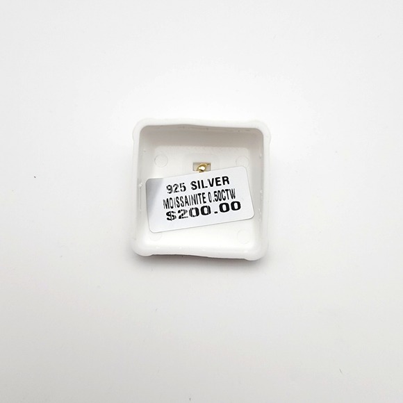 0.50 Ctw GRA Certified Moissanite Starfish Pendant Necklace – Yellow Gold Plated - Picture 5 of 14